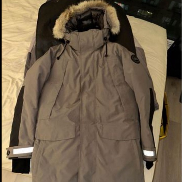 Canada Goose Parka Jacket - Picture 2 of 6